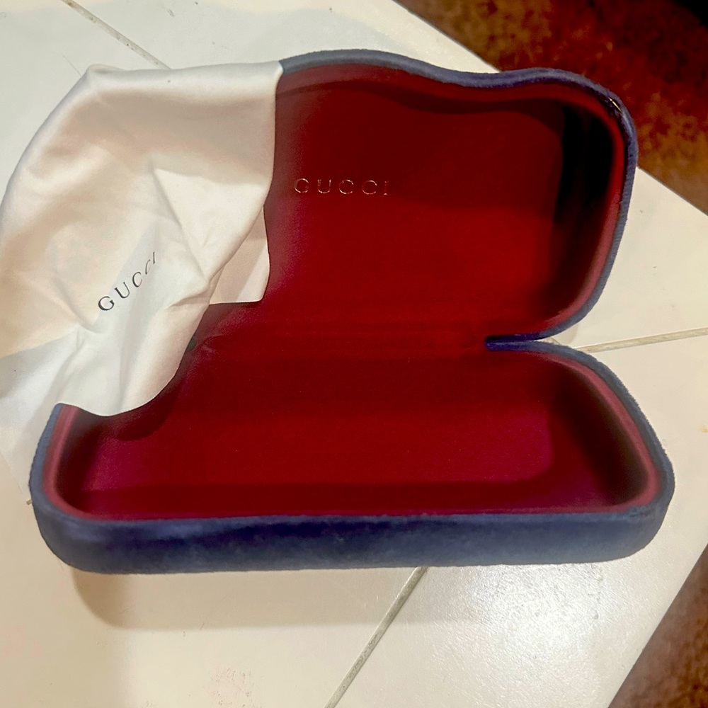 Gucci Glasses Case with once use Gucci cleaning cloth